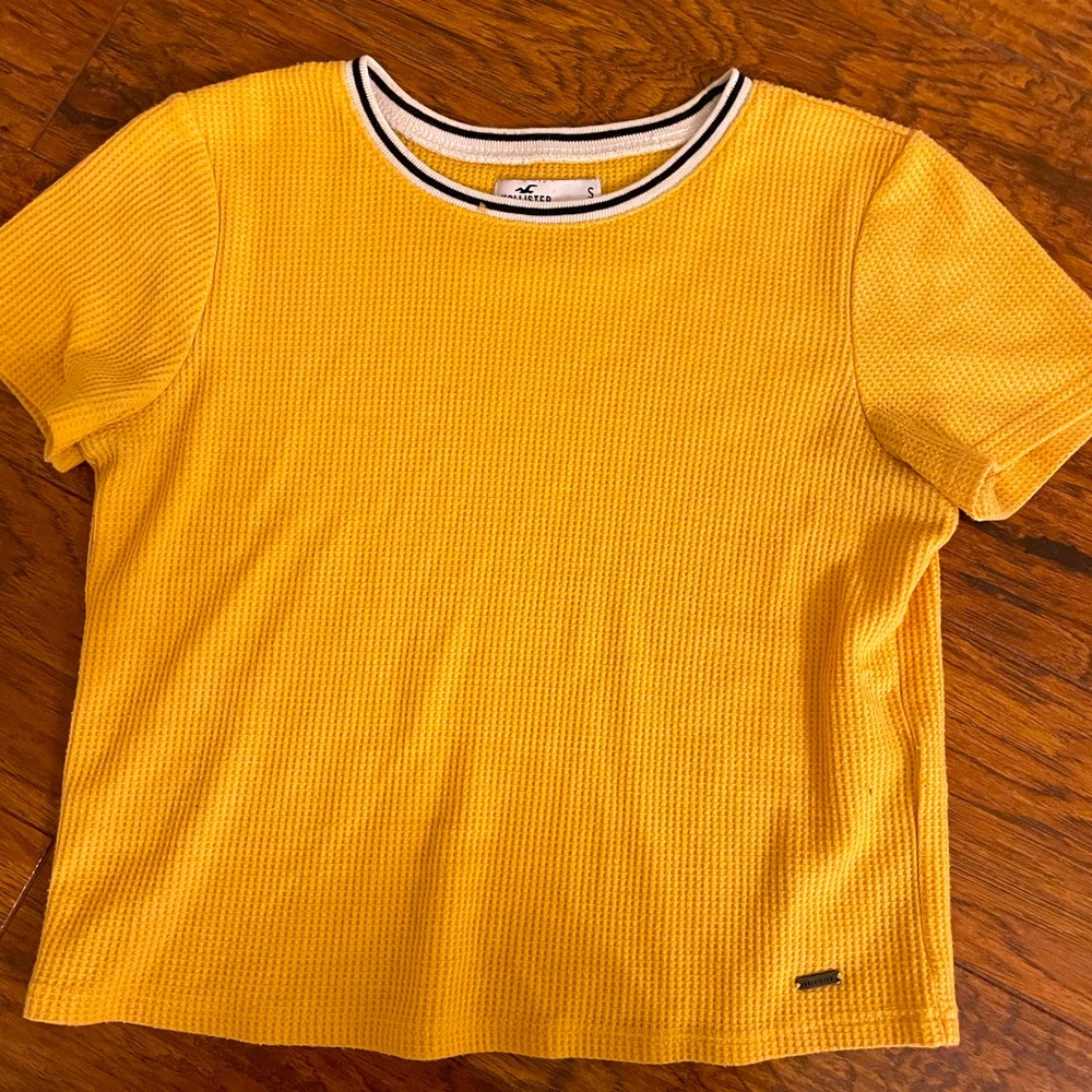 Light yellow Hollister crop top